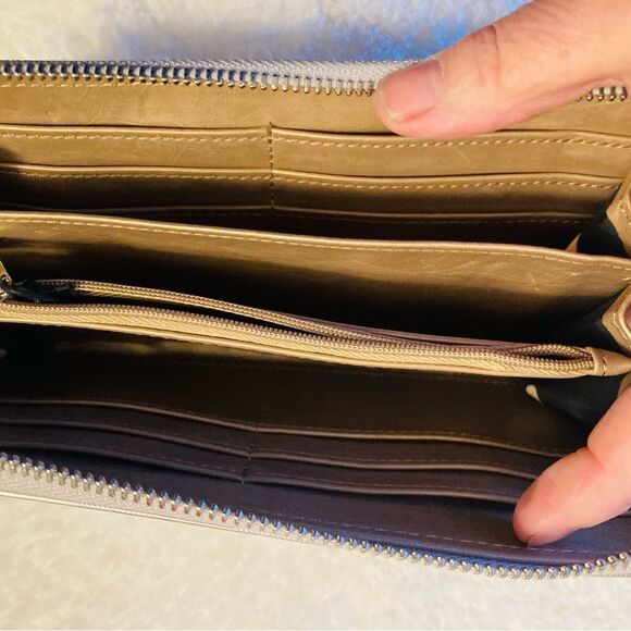 Anne Klein NWT Silver Metallic Wallet - Picture 7 of 11